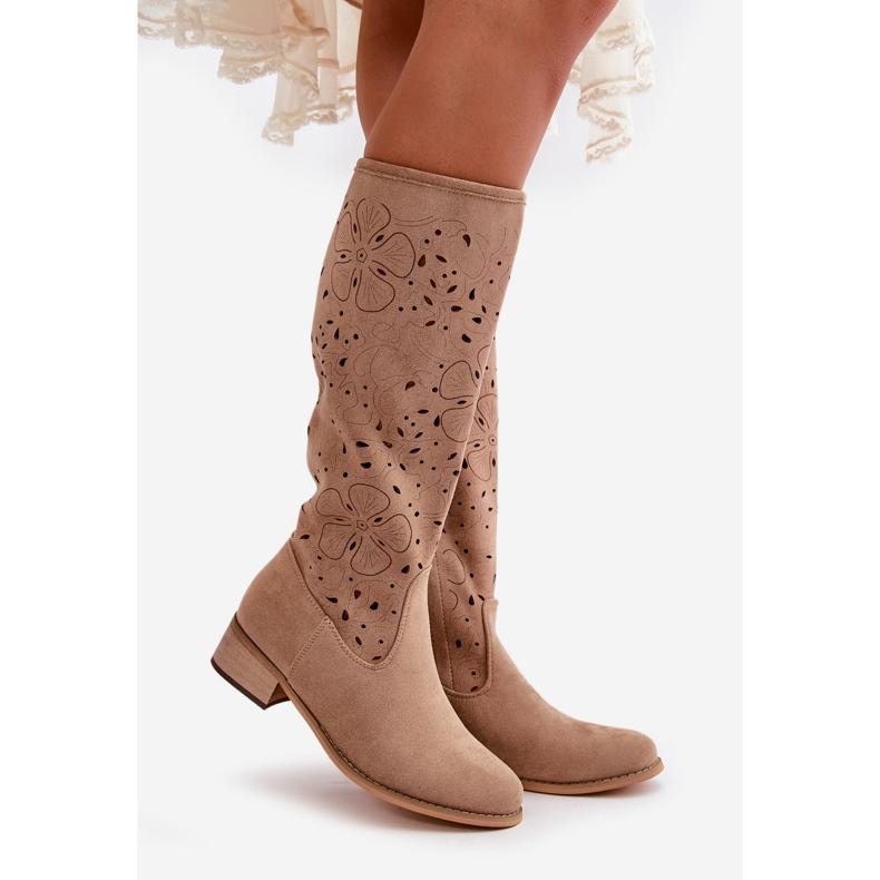 Bottes Femme Ajourées Sur Talons Bas Eco Daim Fermées Par Une Fermeture Éclair Orchidées Beige Foncé 1