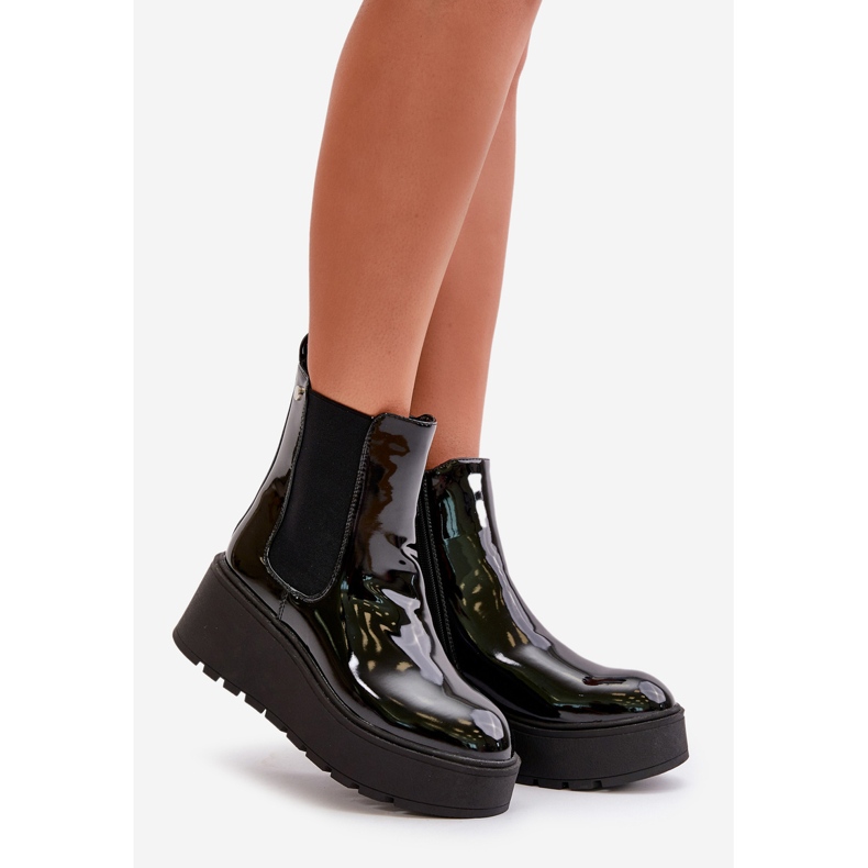 Bottes vernies pour femmes sur plateforme et cale isolées noires Wloedia le noir 1