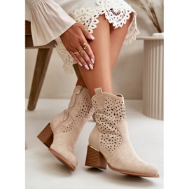 Bottines ajourées en éco-daim, fermées par une fermeture éclair, beige Sevana 7