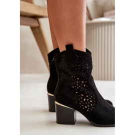 Bottines ajourées en éco-daim, fermées par une fermeture éclair, noires Sevana le noir 6