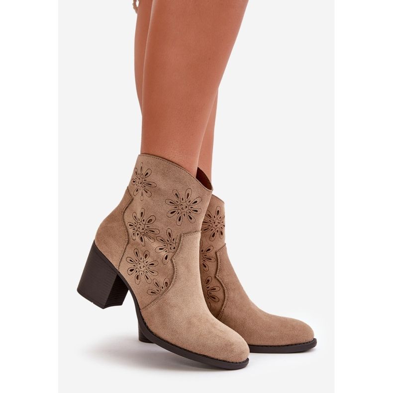 Jezzi Bottines En Eco Daim Beige Avec Dessus Ajouré Sur Talon Haut Nevishiia 1 Jezzi Bottines En Eco Daim Beige Avec Dessus Ajouré Sur Talon Haut Nevishiia 1