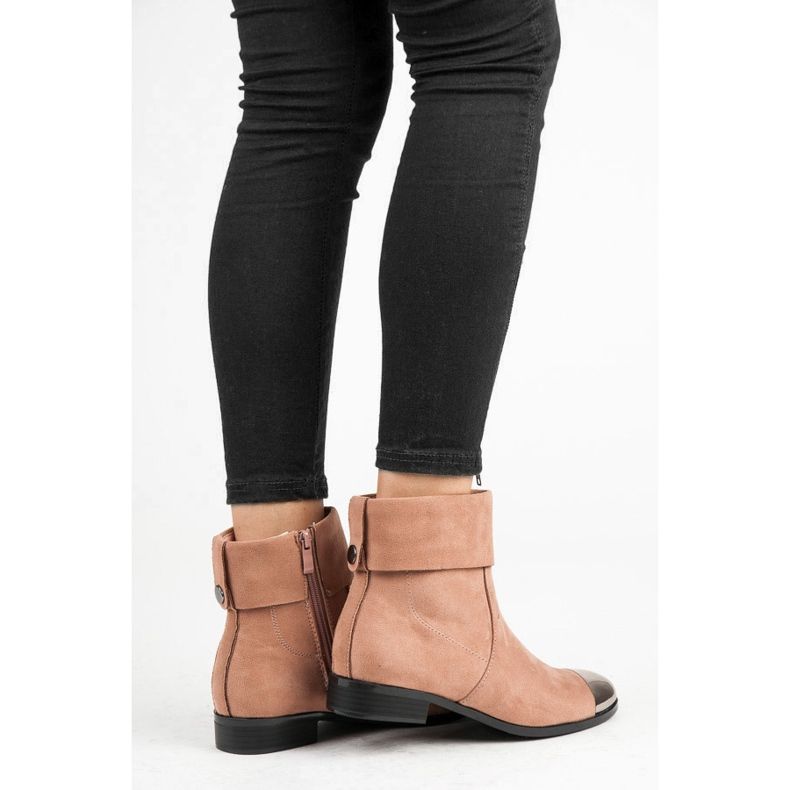Ideal Shoes Bottines en daim avec une fermeture éclair rose 1