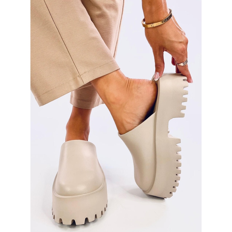 Sabots en mousse Ernest Kaki beige 1