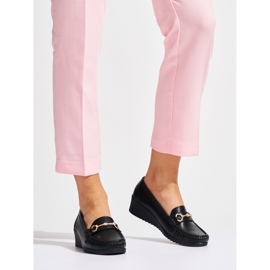 Mocassins compensés femme noirs avec décoration dorée 1