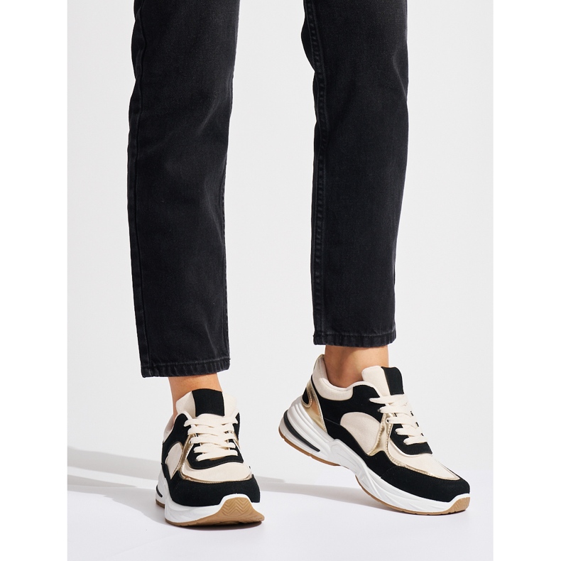 Baskets noires et beiges à semelle épaisse blanche 2