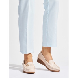 Mocassins femme beiges à boucle 1