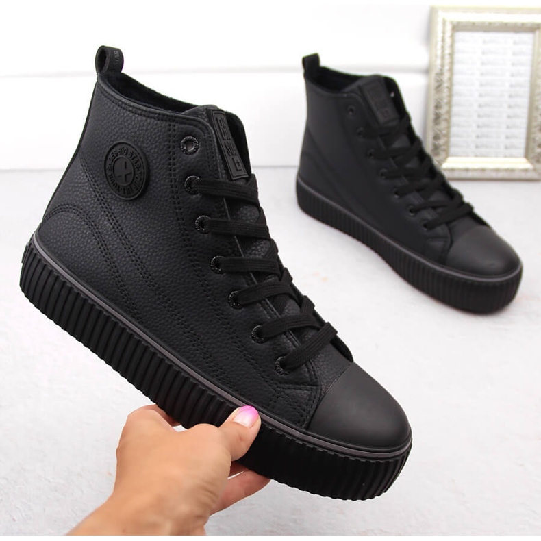 Baskets montantes isolées noires Big Star OO274790 1