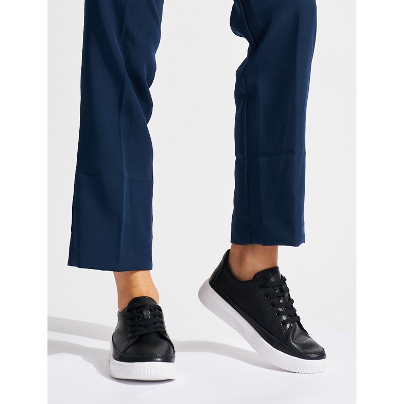 Baskets noires ajourées en cuir par Sergio Leone 2