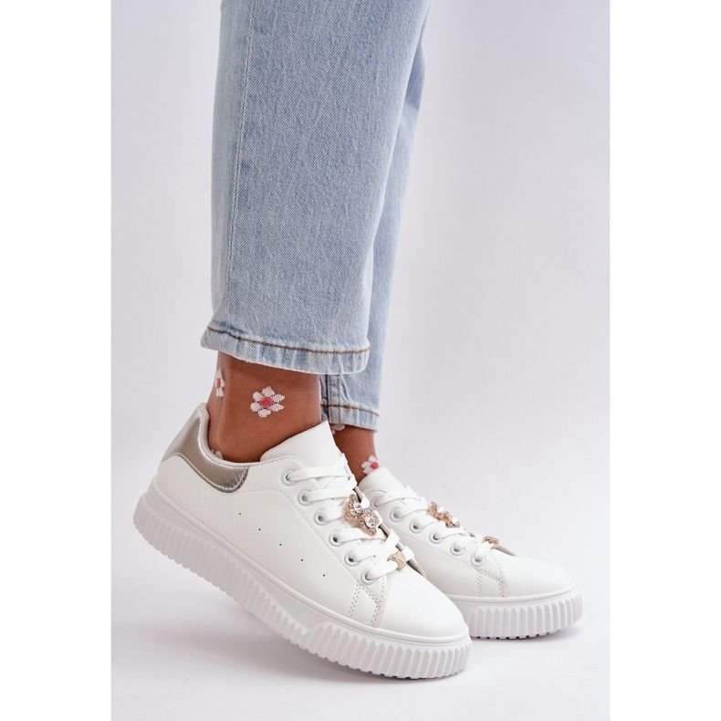 Baskets basses en éco-cuir avec pins Cillione blancs et argentés 1