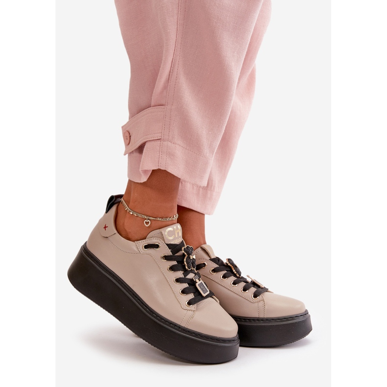 Baskets en cuir pour femmes avec épingles sur la plateforme CheBello 4596 Beige 1