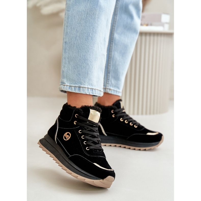 Chaussures De Sport Isolées Pour Femme Sur Plateforme Noir Ariatte le noir 2