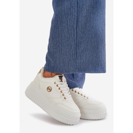Baskets de sport isolées pour femmes avec semelle épaisse, blanc Ardiela blanche 1