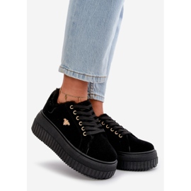Baskets isolées pour femmes sur semelle épaisse avec détail doré, noir Lotira le noir 1