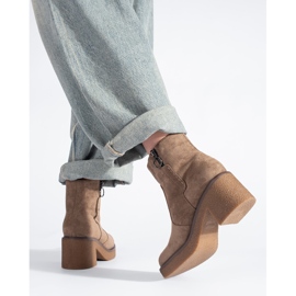 Bottines à talons en daim beige par Sergio Leone 3