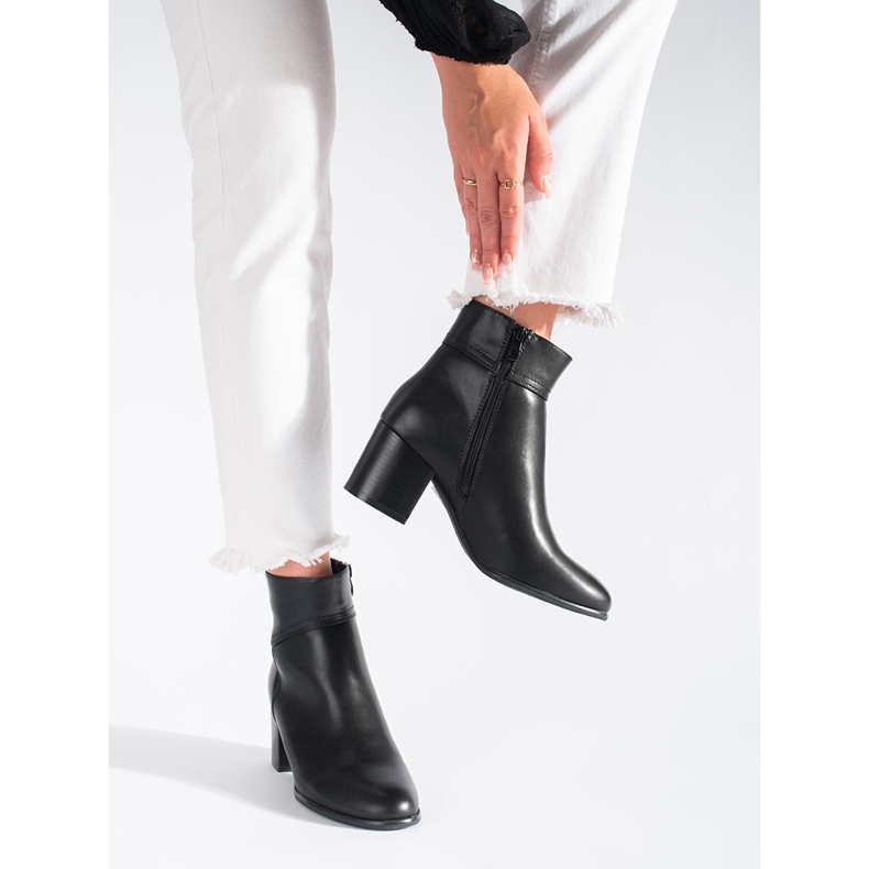 Bottines noires sur le post Sergio Leone le noir 2