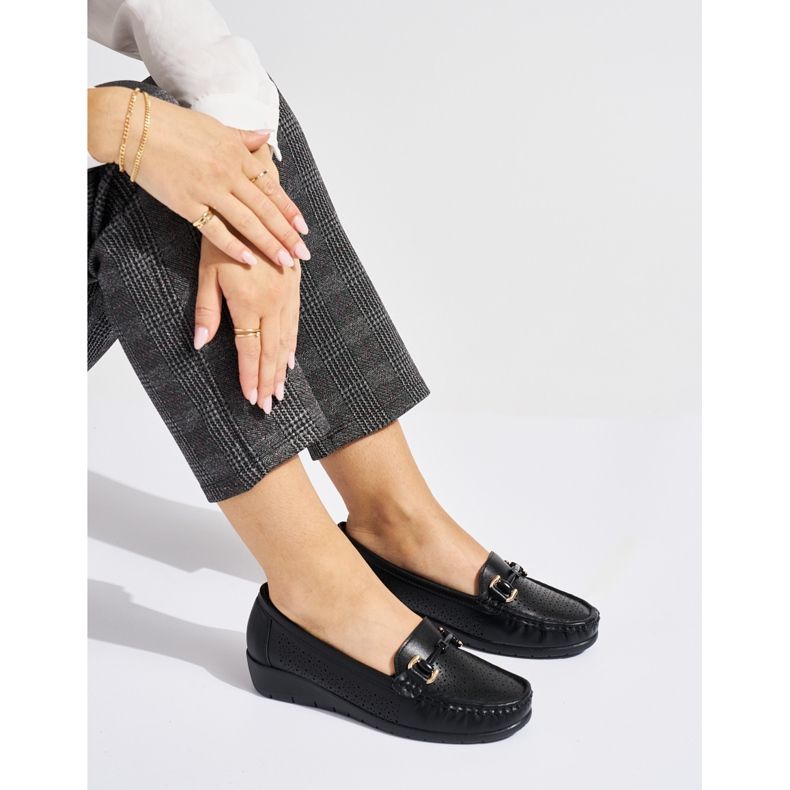 Mocassins noirs ajourés à cale basse le noir 1