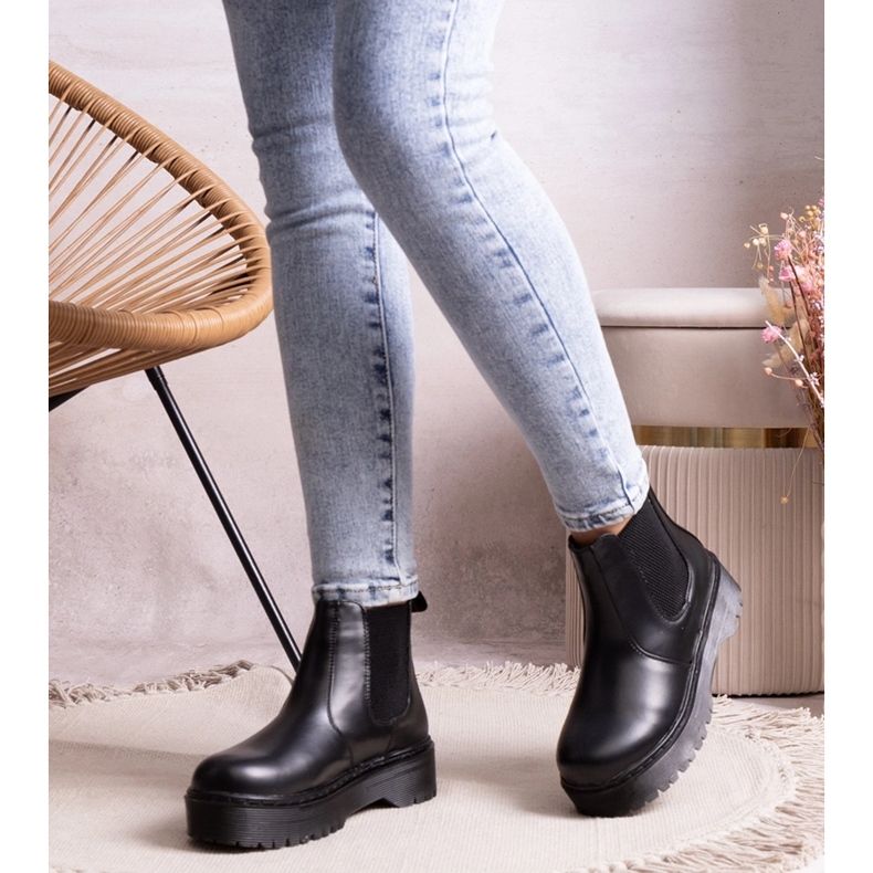 Les bottines plateforme noires de Lessay 1