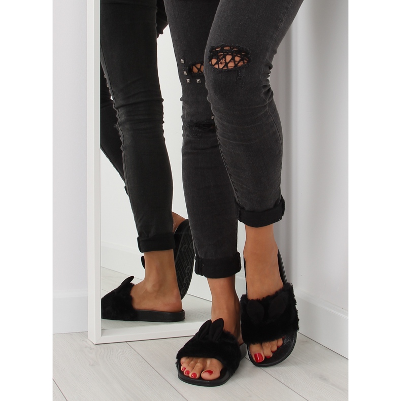Chaussons noirs noirs avec fourrure et oreilles le noir 2 Chaussons noirs noirs avec fourrure et oreilles le noir 2