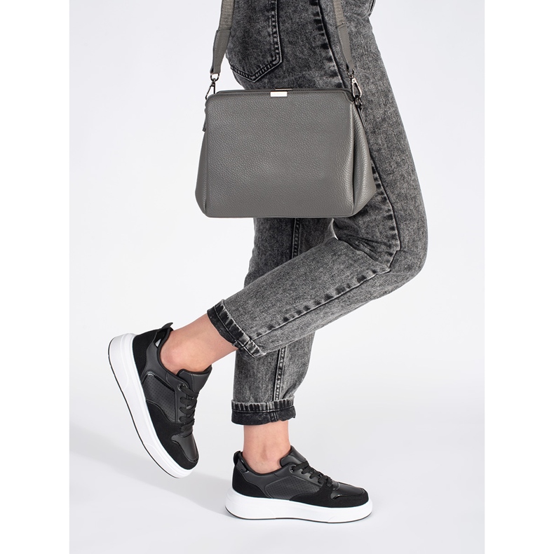 Baskets femme noires à semelle épaisse 1