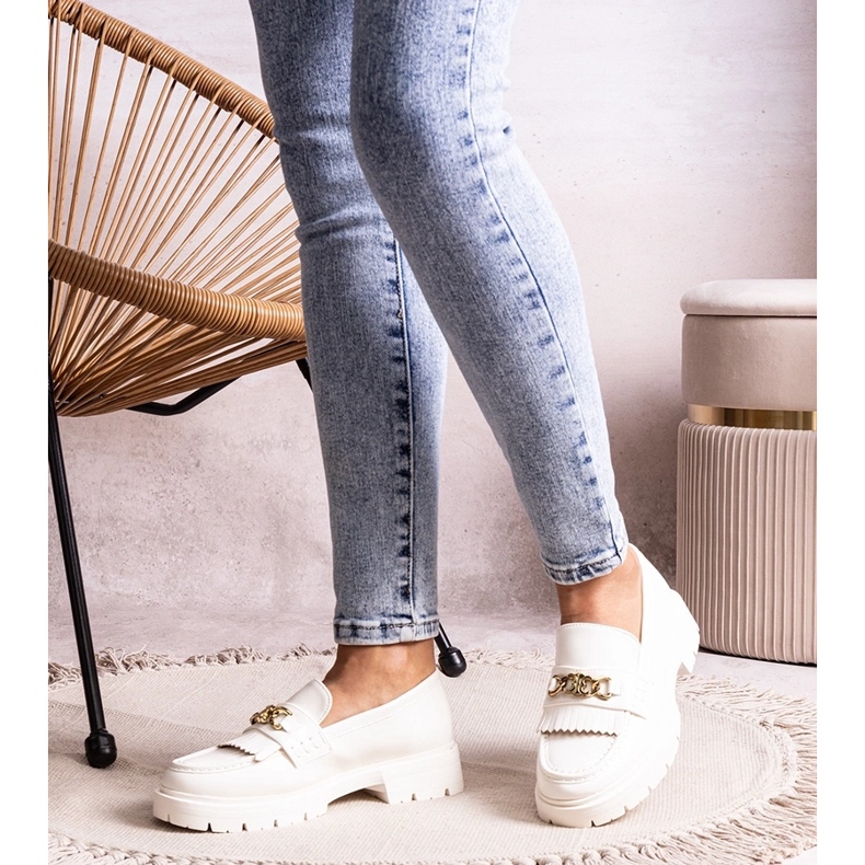 Bez marki Chaussures blanches avec une boucle dorée d'Anielania 2