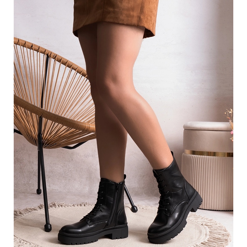 Bottes Edmund classiques isolées noires 2