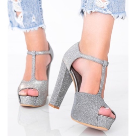 Escarpins gris brillants sur le post Elissa 1 Escarpins gris brillants sur le post Elissa 1