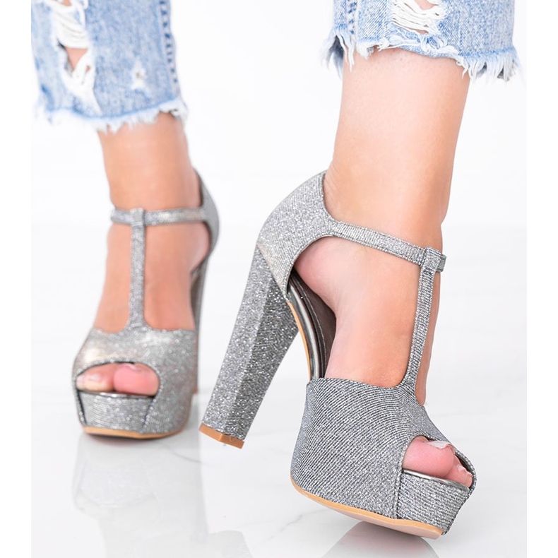 Escarpins gris brillants sur le post Elissa 1 Escarpins gris brillants sur le post Elissa 1