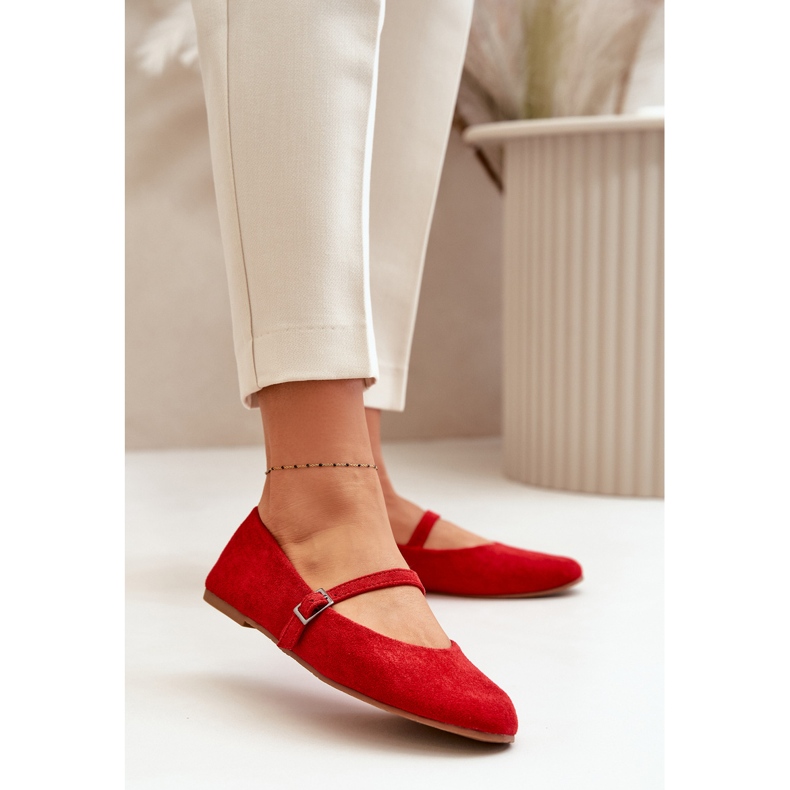 Ballerines plates rouges en daim écologique avec sangle Tirilina 2