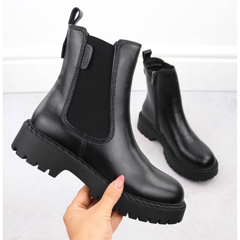 Bottines Chelsea noires isolées en cuir pour femme Big Star OO274109 1