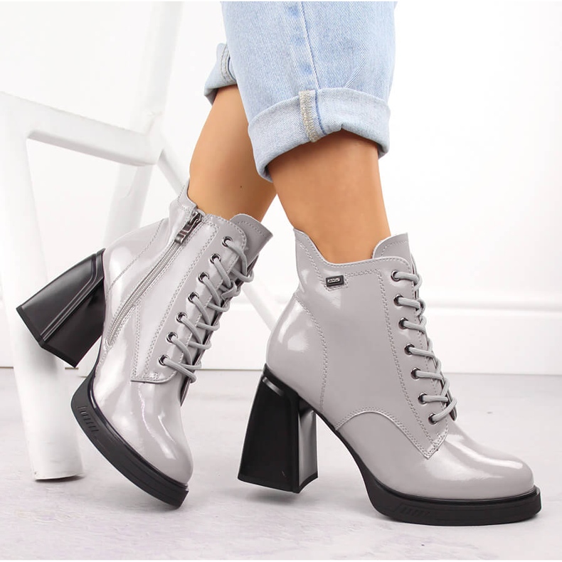 Bottines femme en cuir verni légèrement isolées gris Vinceza 91109 1 Bottines femme en cuir verni légèrement isolées gris Vinceza 91109 1