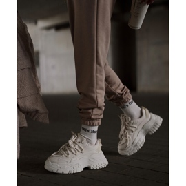 Baskets beige clair pour femmes sur semelle épaisse Nevela 2 Baskets beige clair pour femmes sur semelle épaisse Nevela 2