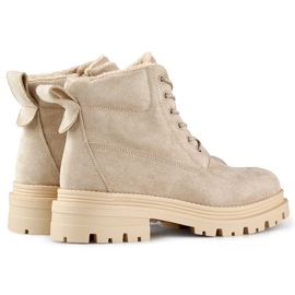 Baskets femme classiques en daim beige 1