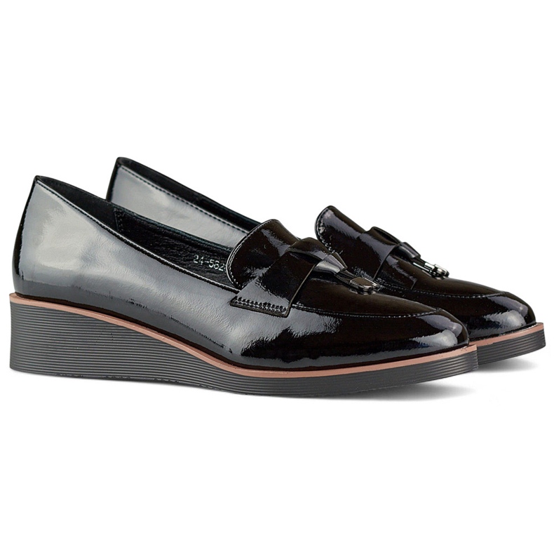 Escarpins vernis noirs à talon bas 1