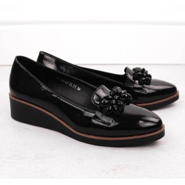Chaussures vernies pour femmes avec décoration, noires Vinceza 58400 2