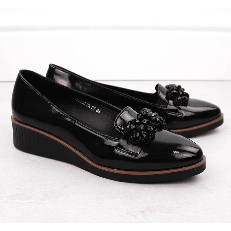 Chaussures vernies pour femmes avec décoration, noires Vinceza 58400 2