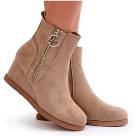 Bottines compensées isolées avec fermeture éclair décorative en daim écologique beige foncé Leretha 10