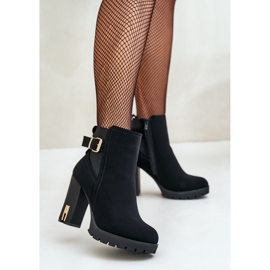 Bottes Pour Femmes Avec Une Boucle Dorée Sur Un Talon Haut, Isolées Noires Erilanes 2