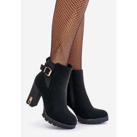 Bottes Pour Femmes Avec Une Boucle Dorée Sur Un Talon Haut, Isolées Noires Erilanes le noir 1