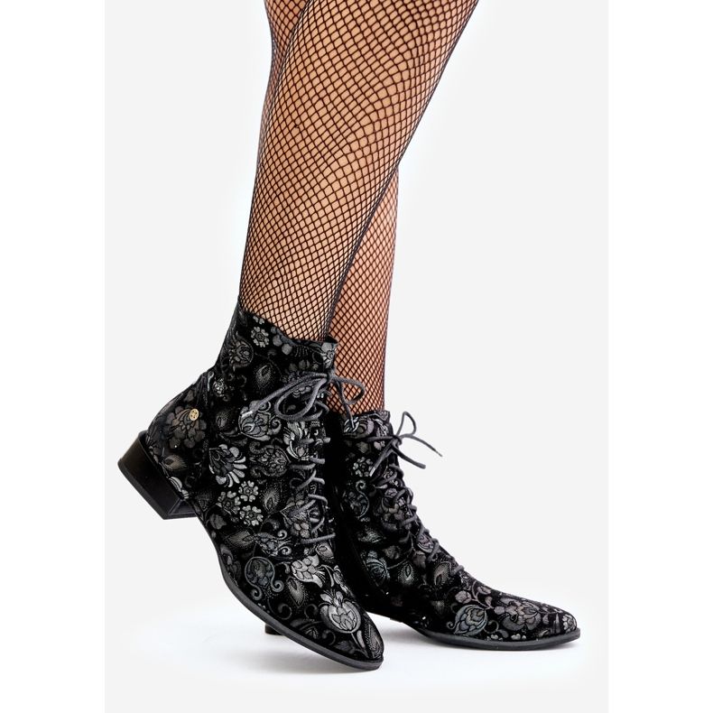 Bottines Plates à Motifs en Daim Maciejka 06391-01 Noir le noir 1