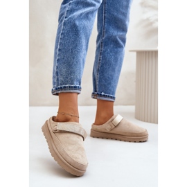 Tongs pour femmes beiges avec doublure en fourrure sur la plateforme Azida 2