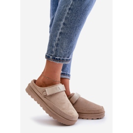 Tongs pour femmes beiges avec doublure en fourrure sur la plateforme Azida 1