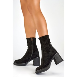 Bottes serrées en daim avec un talon confortable et une tige flexible noir 1