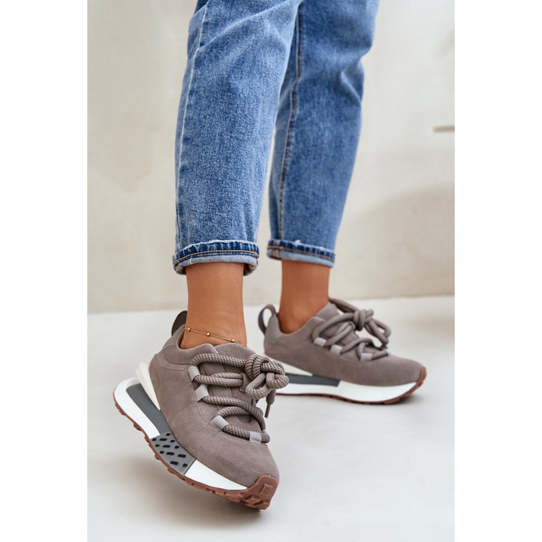 Baskets en daim pour femmes sur la plateforme avec laçage épais Artiker 54C1463 gris 2