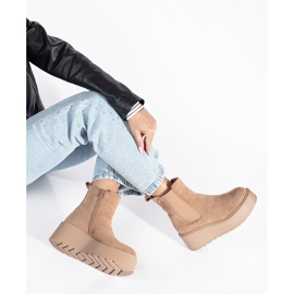Bottines Chelsea en daim beige à semelles compensées 3