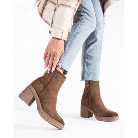 Bottines marron en daim brun 2