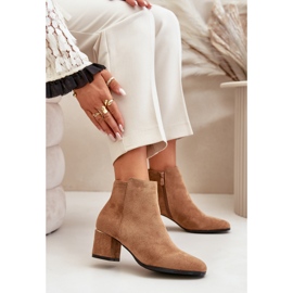 Bottines à talons hauts en daim écologique fermées par une fermeture éclair Sairis camel brun 7