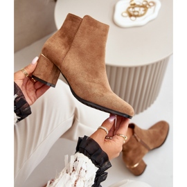 Bottines à talons hauts en daim écologique fermées par une fermeture éclair Sairis camel brun 9