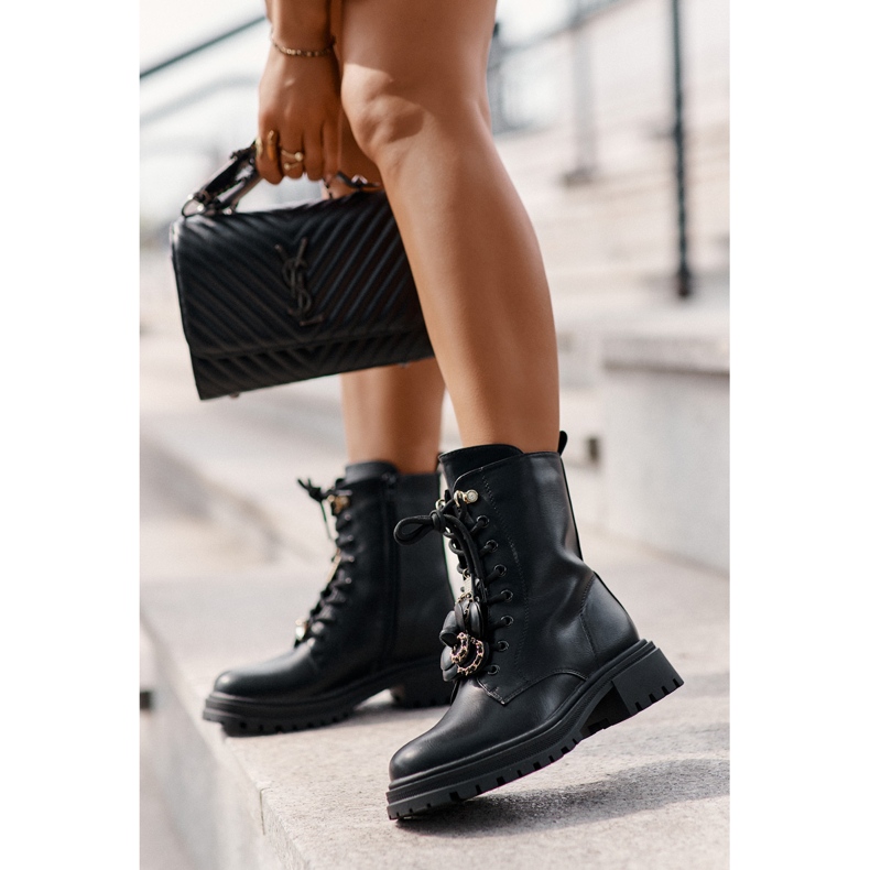 Bottes de travail en cuir écologique pour femmes avec épingles noires Rianael le noir 2
