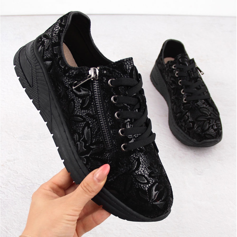 Chaussures femme en cuir noir à fleurs T.Sokolski J24-333 le noir 1