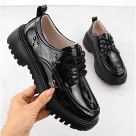 Richelieus en cuir pour femmes avec rivets, noir Artiker 55C1011 le noir 1